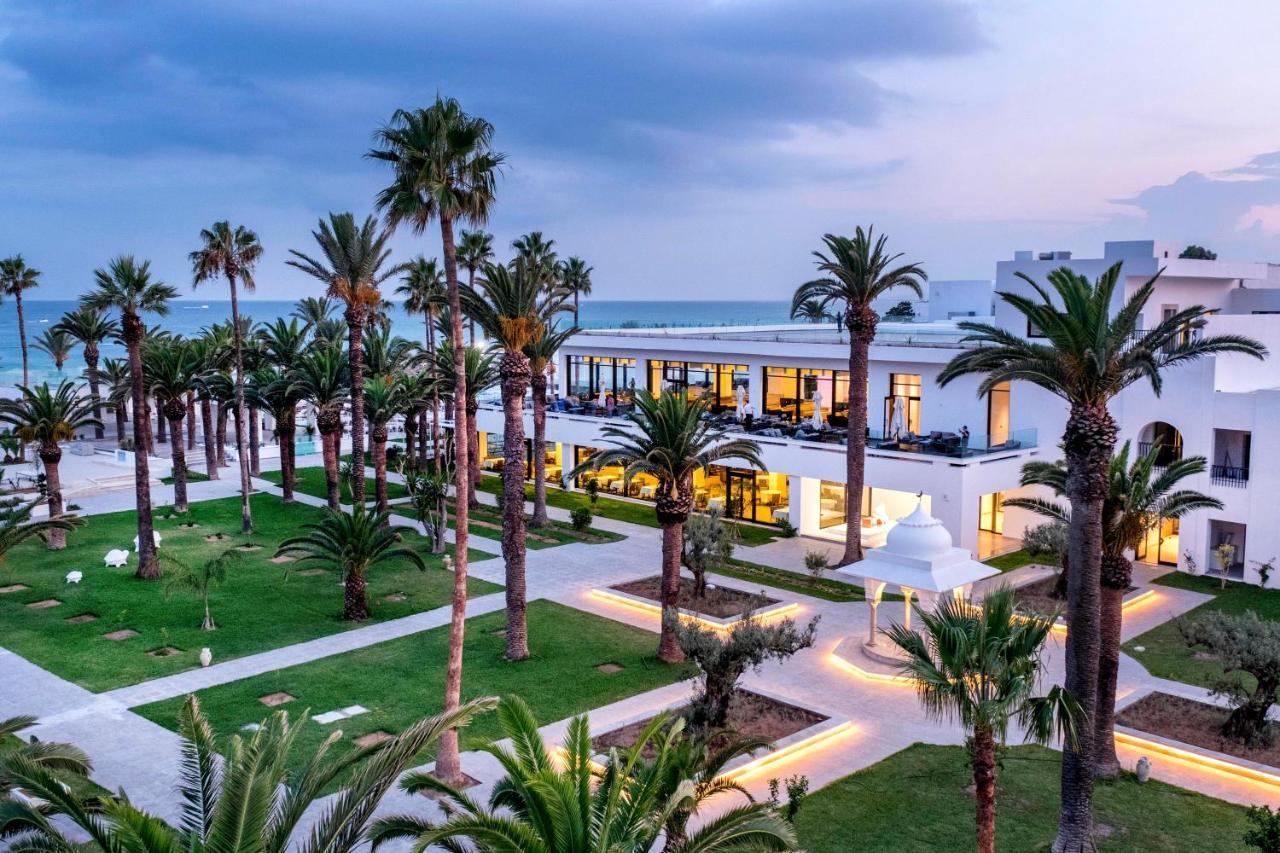 Les Orangers Garden Villas And Bungalows Ultra All Inclusive Хамамет Екстериор снимка The resort at night
